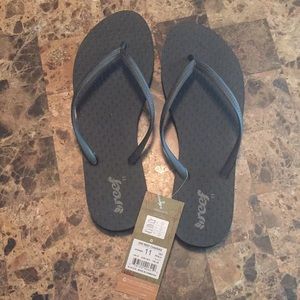 NEW Reef black flip flops